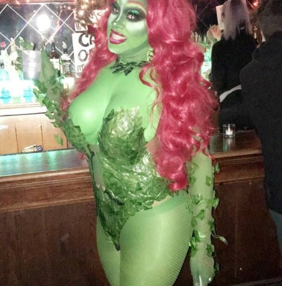 Meet your Posher, Akashia